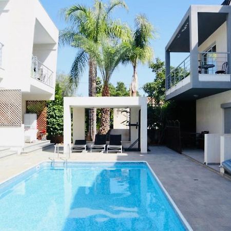 Amazing 2-Bedroom Apartment With Pool!! ลิมาซอล ภายนอก รูปภาพ