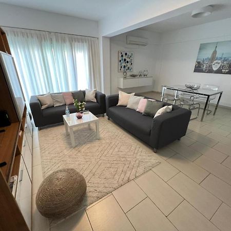 Amazing 2-Bedroom Apartment With Pool!! ลิมาซอล ภายนอก รูปภาพ