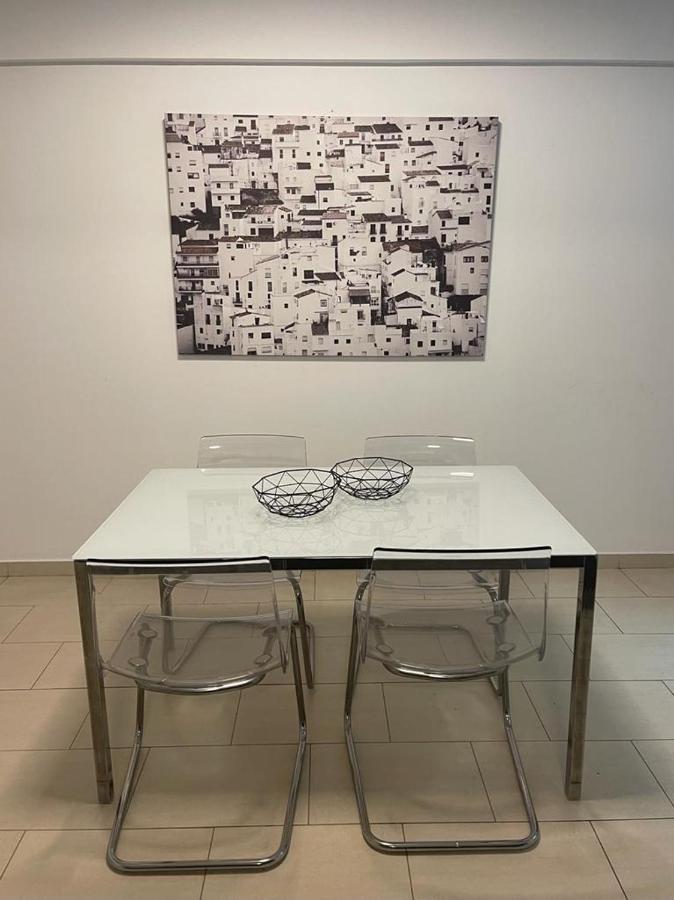 Amazing 2-Bedroom Apartment With Pool!! ลิมาซอล ภายนอก รูปภาพ