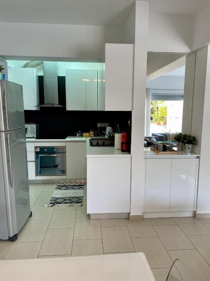 Amazing 2-Bedroom Apartment With Pool!! ลิมาซอล ภายนอก รูปภาพ