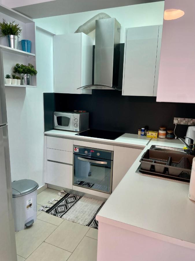 Amazing 2-Bedroom Apartment With Pool!! ลิมาซอล ภายนอก รูปภาพ