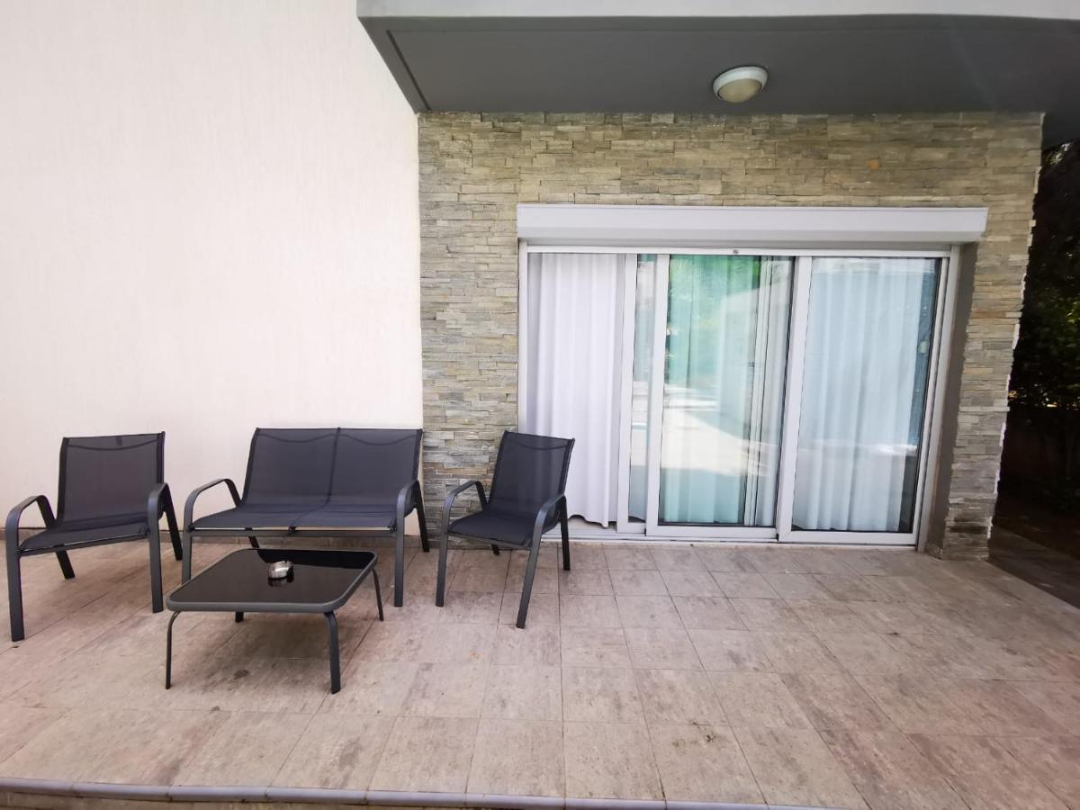 Amazing 2-Bedroom Apartment With Pool!! ลิมาซอล ภายนอก รูปภาพ
