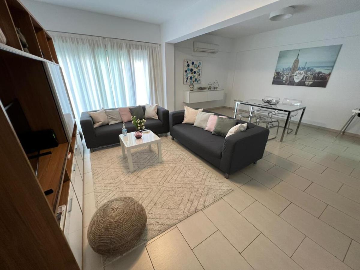 Amazing 2-Bedroom Apartment With Pool!! ลิมาซอล ภายนอก รูปภาพ